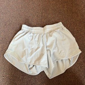 Lululemon Hotty Hot shorts 4”